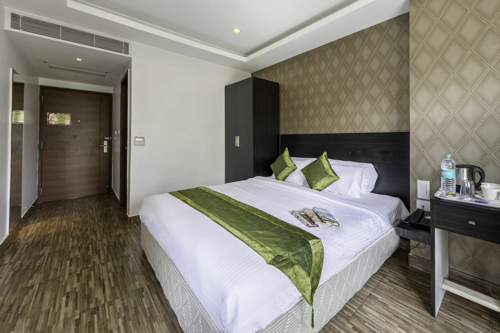 Treebo Trend J'S Five Two Boutique Hotel Chennai Exterior photo